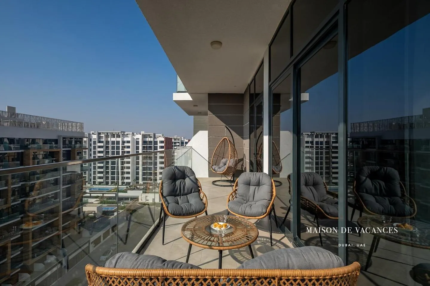 Spacious Corner 1 Bedroom 10Mins From Dubai Mall Apartment