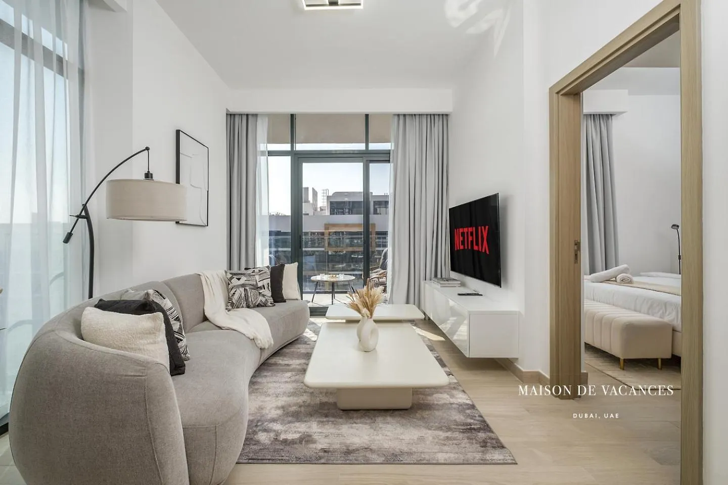 Spacious Corner 1 Bedroom 10Mins From Dubai Mall contacts